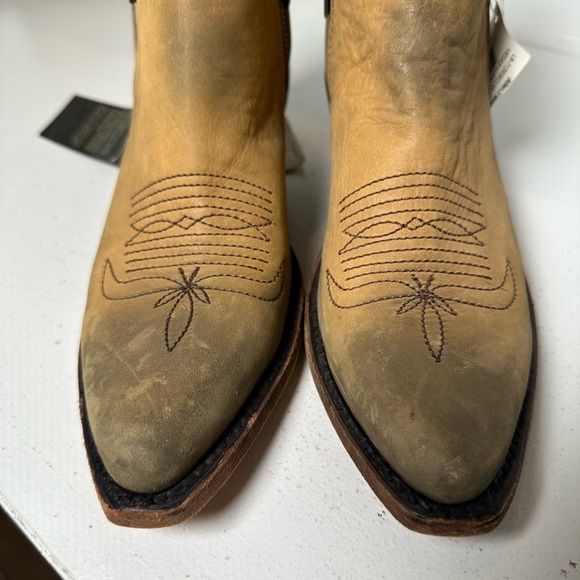 Liberty Black Women’s 7 Western Ankle Boots Tan Leather Cowgirl Booties NWT - Picture 3 of 8